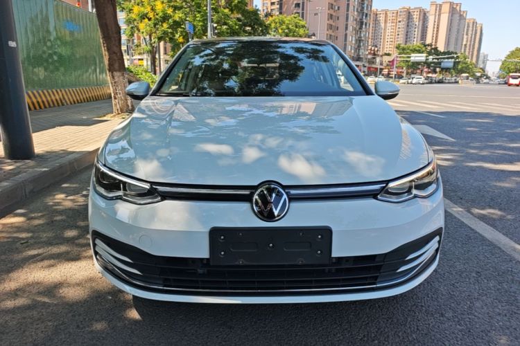 Volkswagen Golf 2022 car image #3