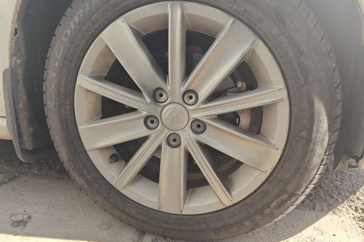 Volkswagen Polo 2015 car image #9