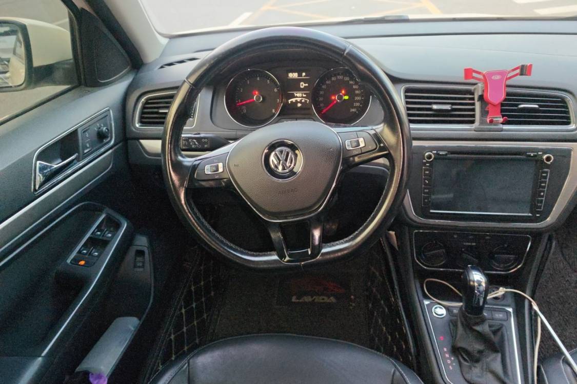 Volkswagen Lavida 2018 car image #24