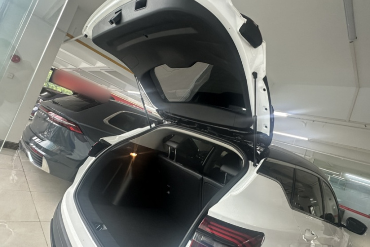 GEELY Coolray 2024 car image #16