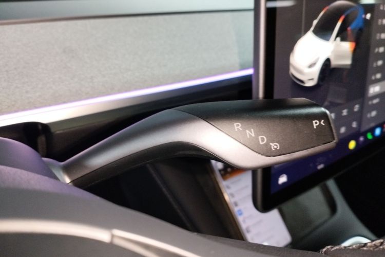 Tesla Model Y 2022 #14 Tesla Model Y 2022 car image #14