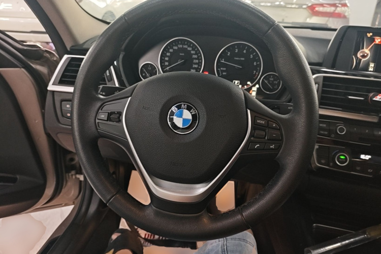 BMW 3 Series 2017 #11 BMW 3 Series 2017 car image #11