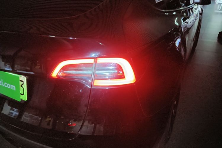 Tesla Model Y 2021 car image #8
