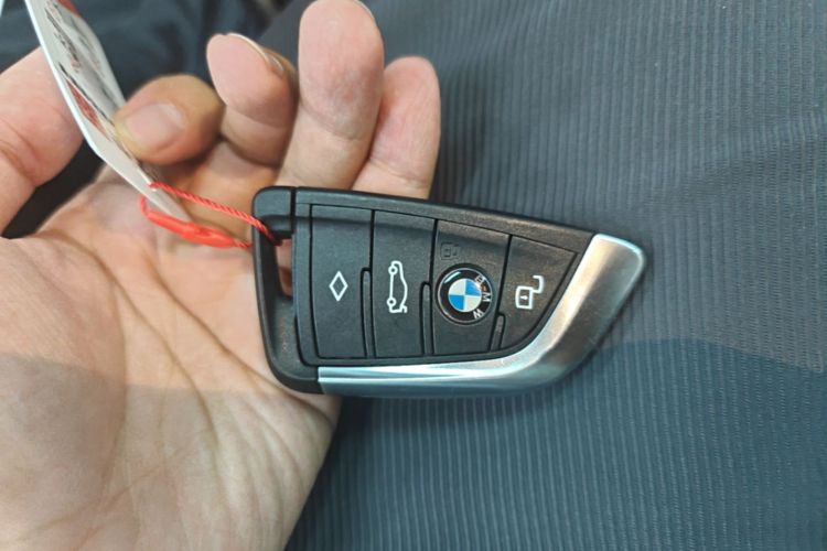 BMW 3 Series 2021 car image #9