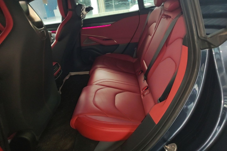 MI SU7 2024 immagine di auto #17