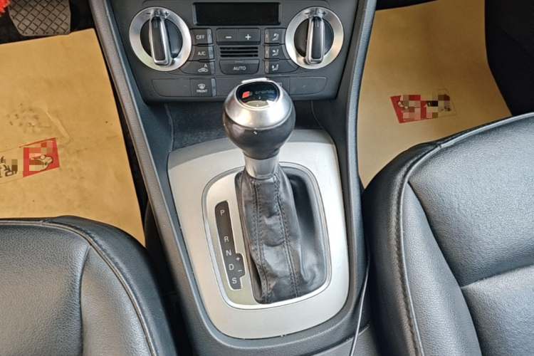 Audi Q3 2015 car image #14