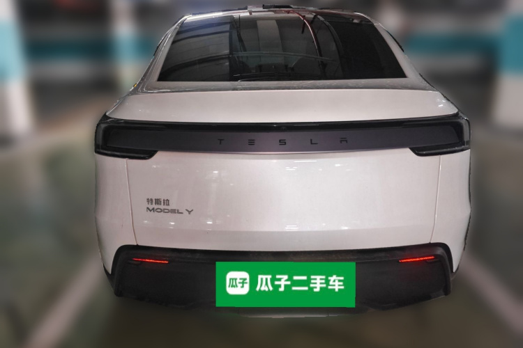 Tesla Model Y 2025 #6 Tesla Model Y 2025 car image #6
