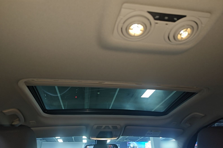 BMW 3 Series 2019 car image #20