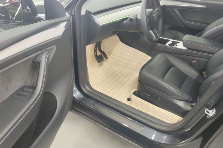 Tesla Model Y 2024 #16 Tesla Model Y 2024 car image #16