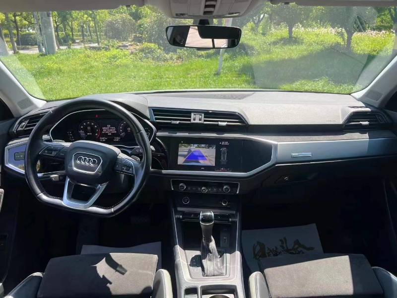 Audi Q3 2020 car image #5