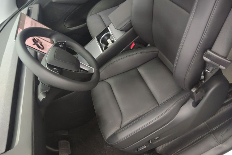 Tesla Model Y 2025 #15 Tesla Model Y 2025 car image #15