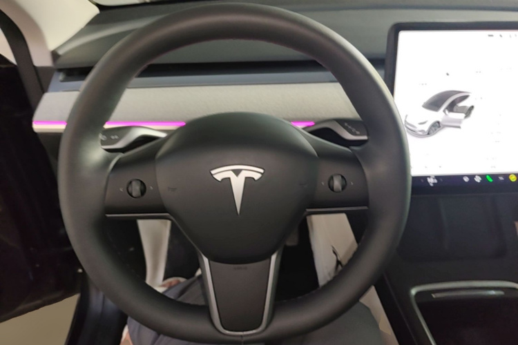 Tesla Model Y 2024 #11 Tesla Model Y 2024 car image #11