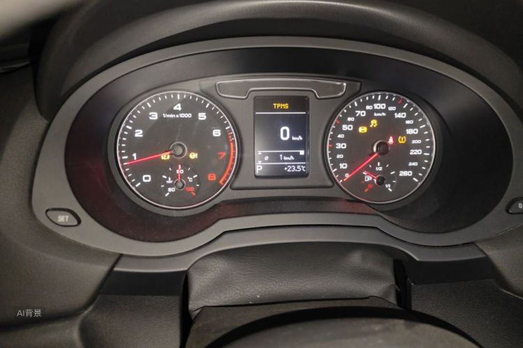 Audi Q3 2017 car image #13