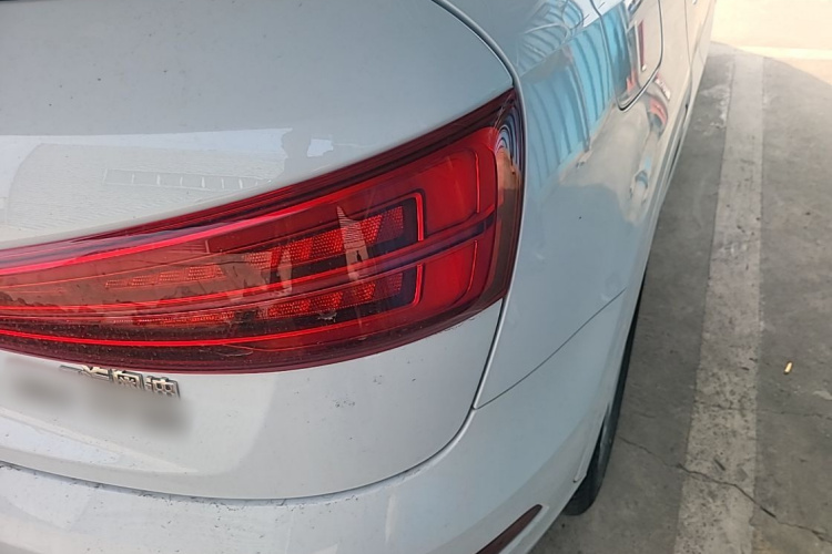 Audi Q3 2019 car image #8