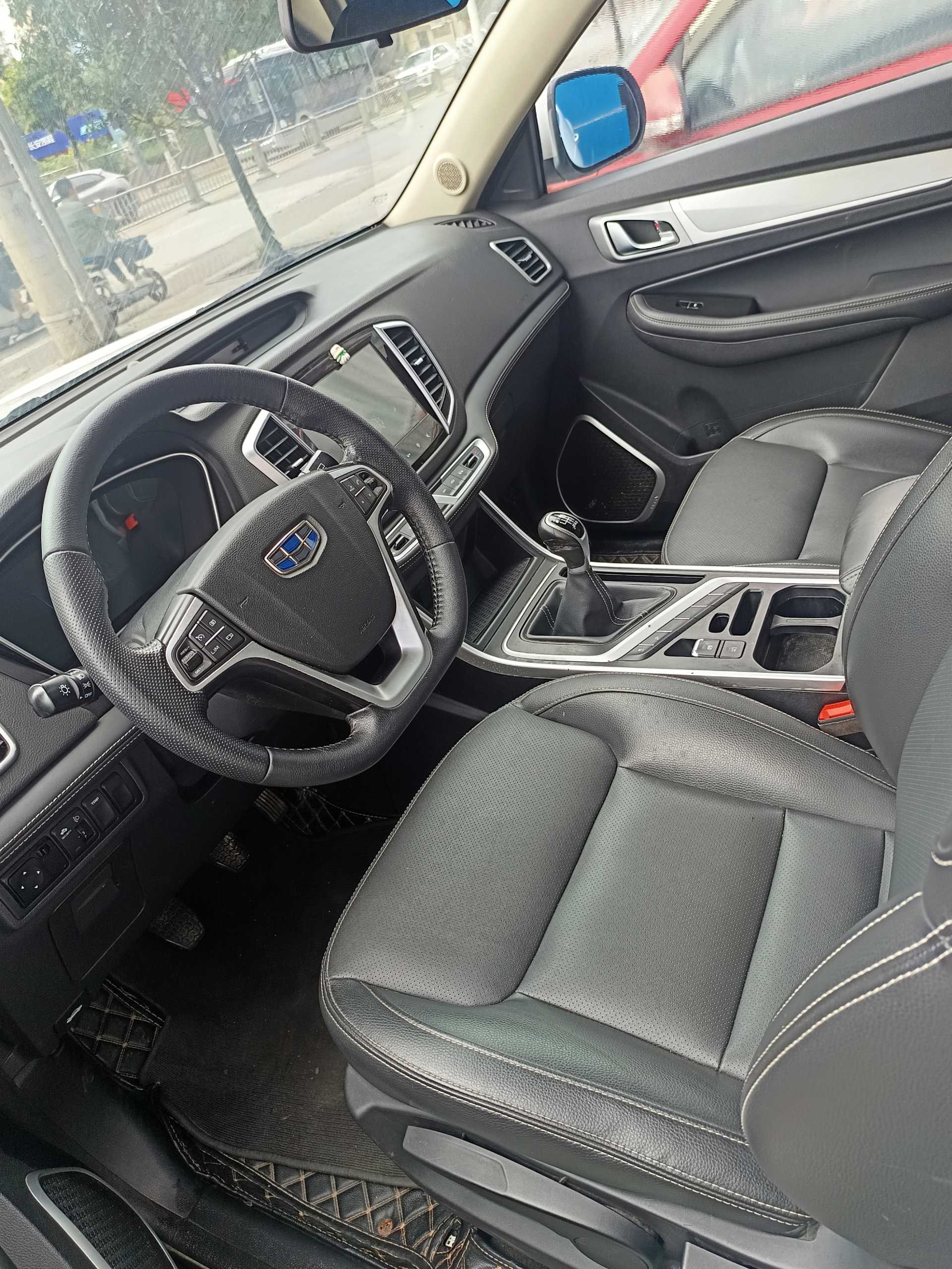 GEELY Vision X6 2019 car image #3