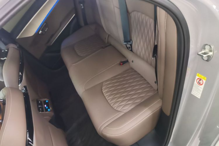 BYD Han 2024 immagine di auto #17