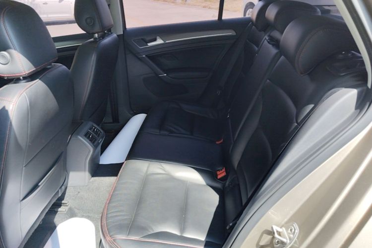 Volkswagen Golf 2017 car image #17