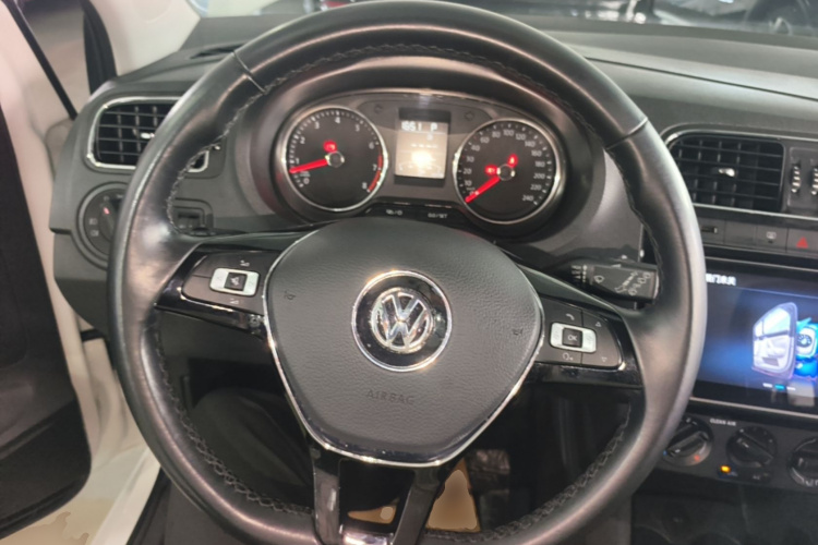 Volkswagen Polo 2018 car image #11