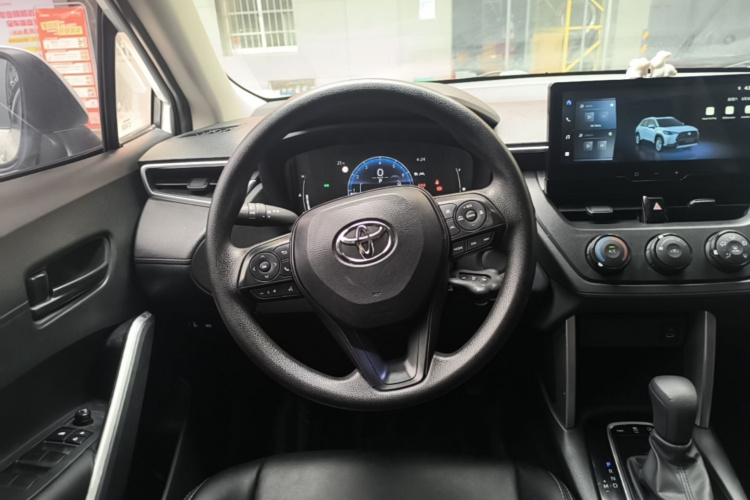 Toyota Corolla Cross 2023 immagine di auto #11