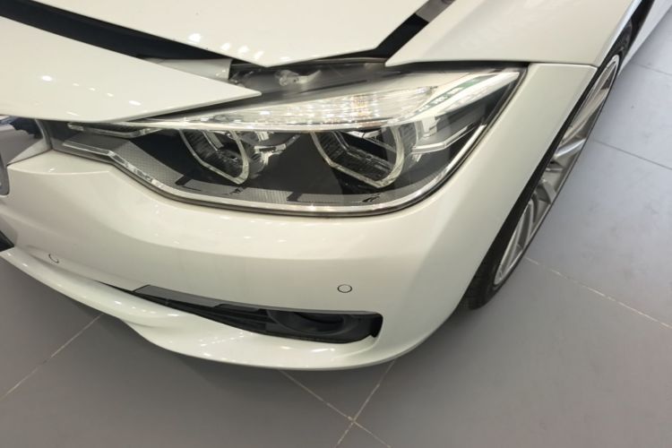 BMW 3 Series 2018 car image #30