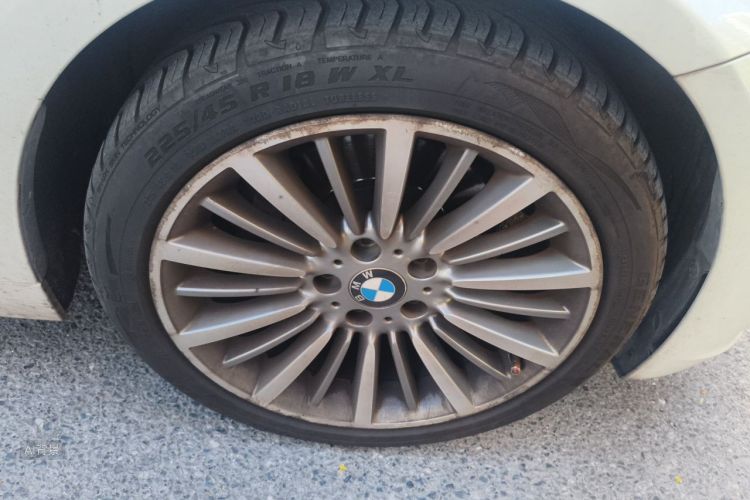 BMW 3 Series 2019 car image #9