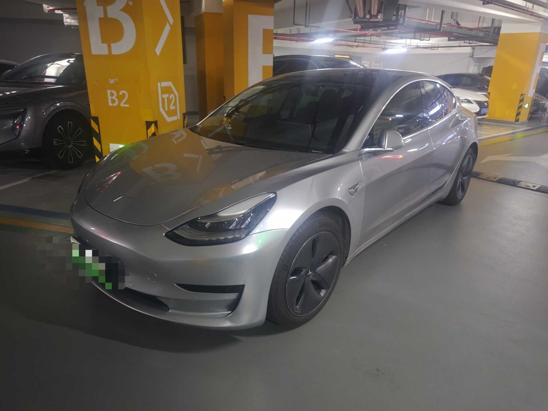 Tesla Model 3 2020 immagine di auto 