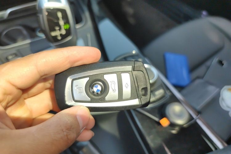BMW 3 Series 2017 car image #11