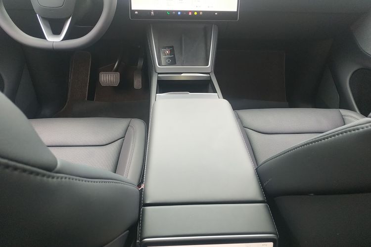 Tesla Model Y 2026 #14 Tesla Model Y 2026 car image #14