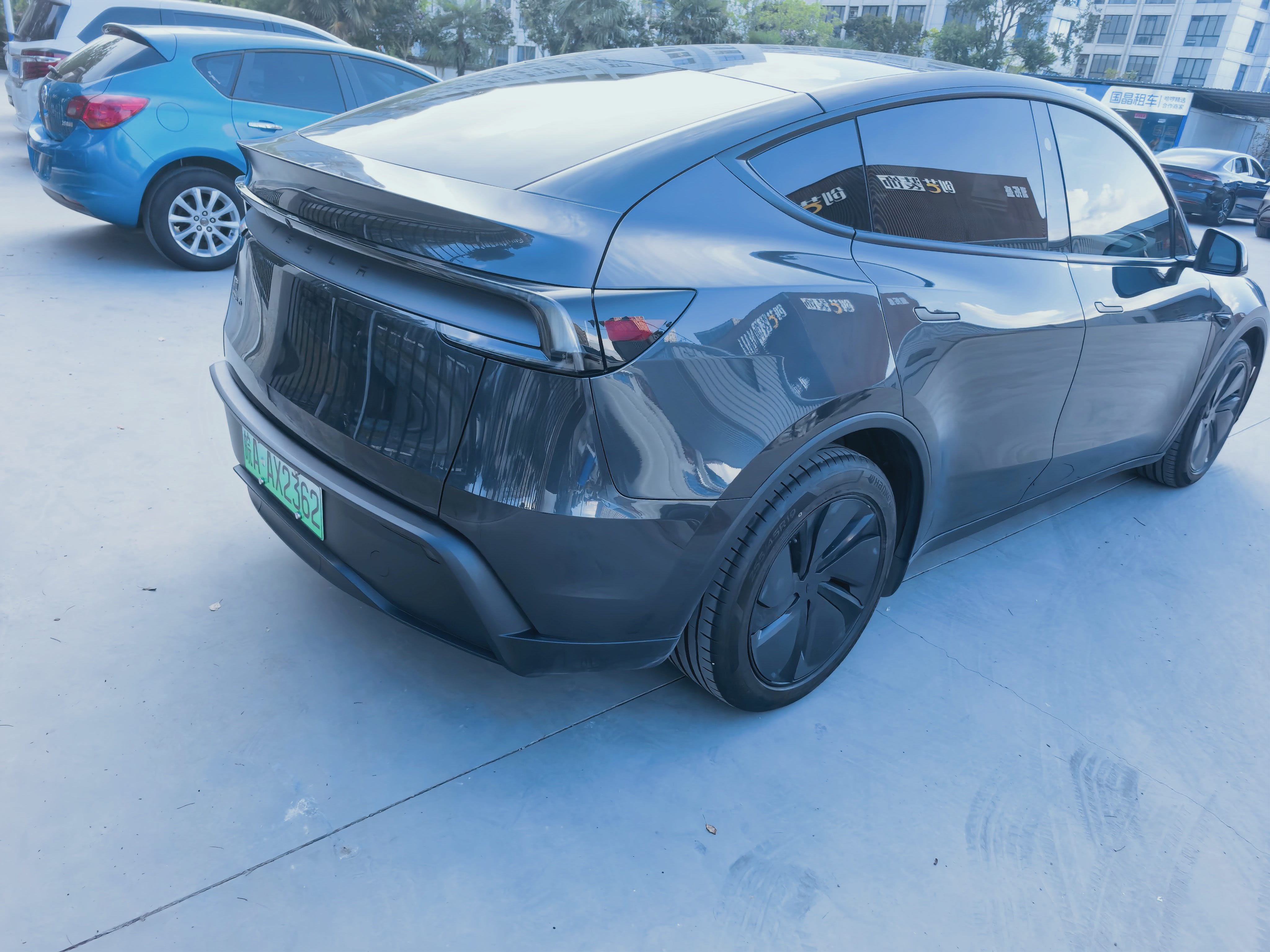 Tesla Model Y 2025 #7 Tesla Model Y 2025 car image #7