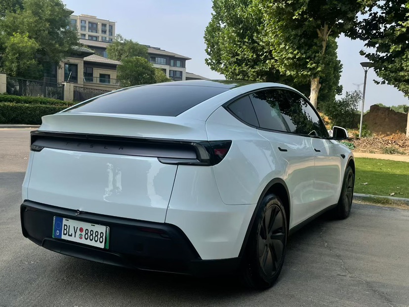 Tesla Model Y 2026 car image #6
