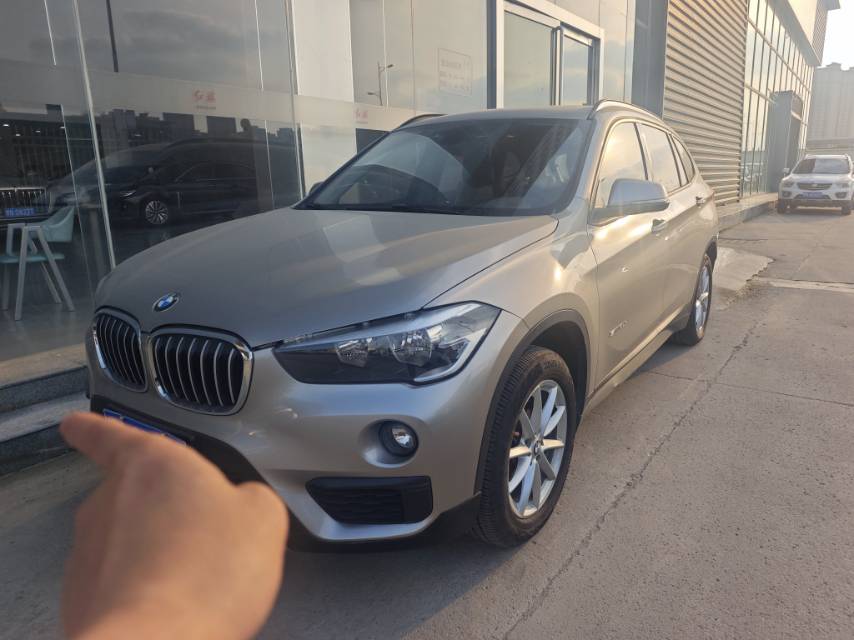 BMW X1 2017 BMW X1 2017 car image