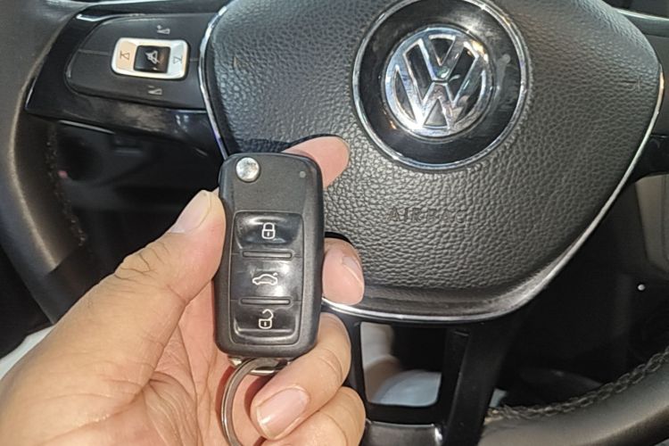 Volkswagen Lavida 2017 car image #9