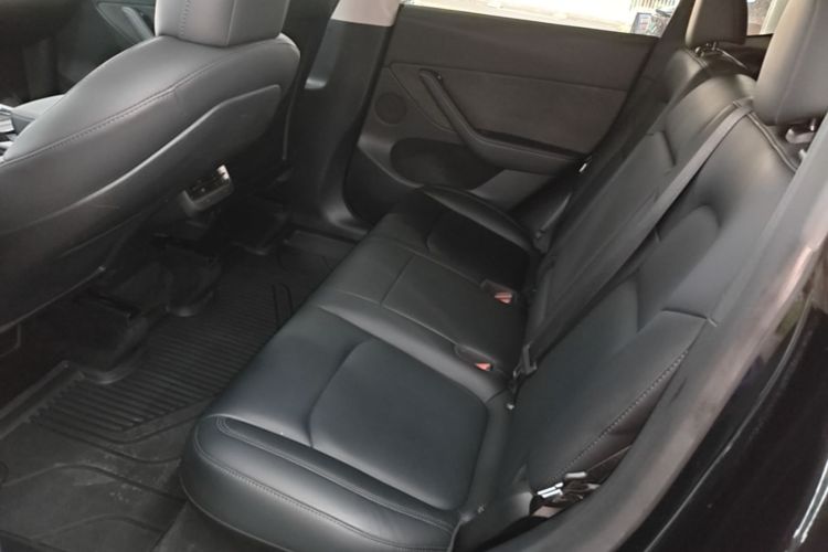 Tesla Model Y 2022 car image #17