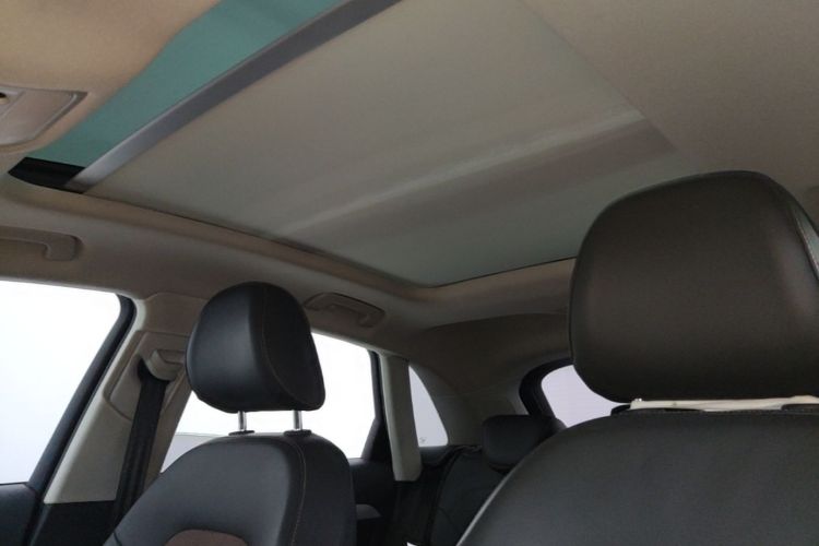 Audi Q3 2017 car image #18
