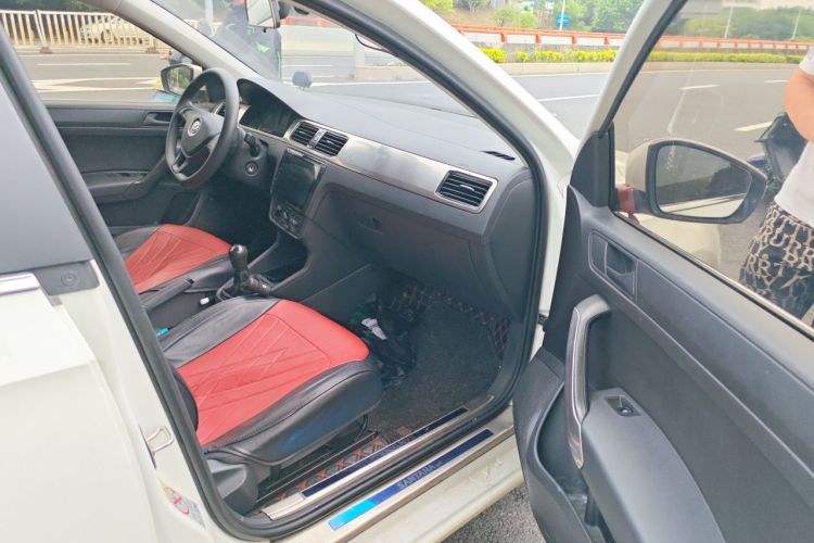 Volkswagen Santana 2017 car image #23