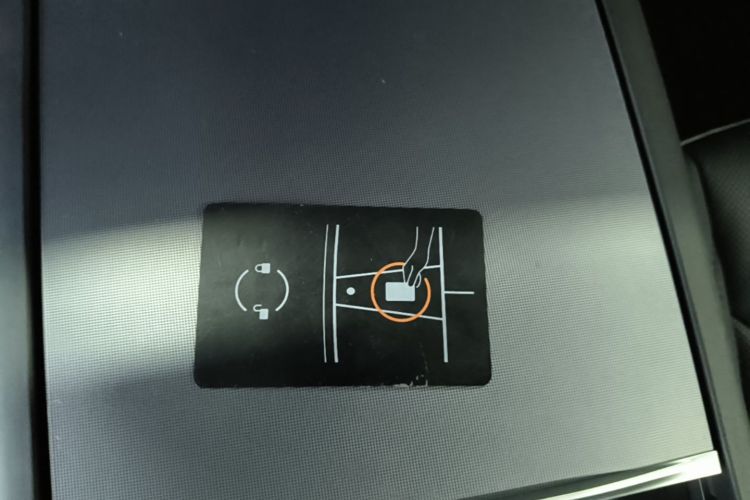 Tesla Model Y 2025 #14 Tesla Model Y 2025 car image #14