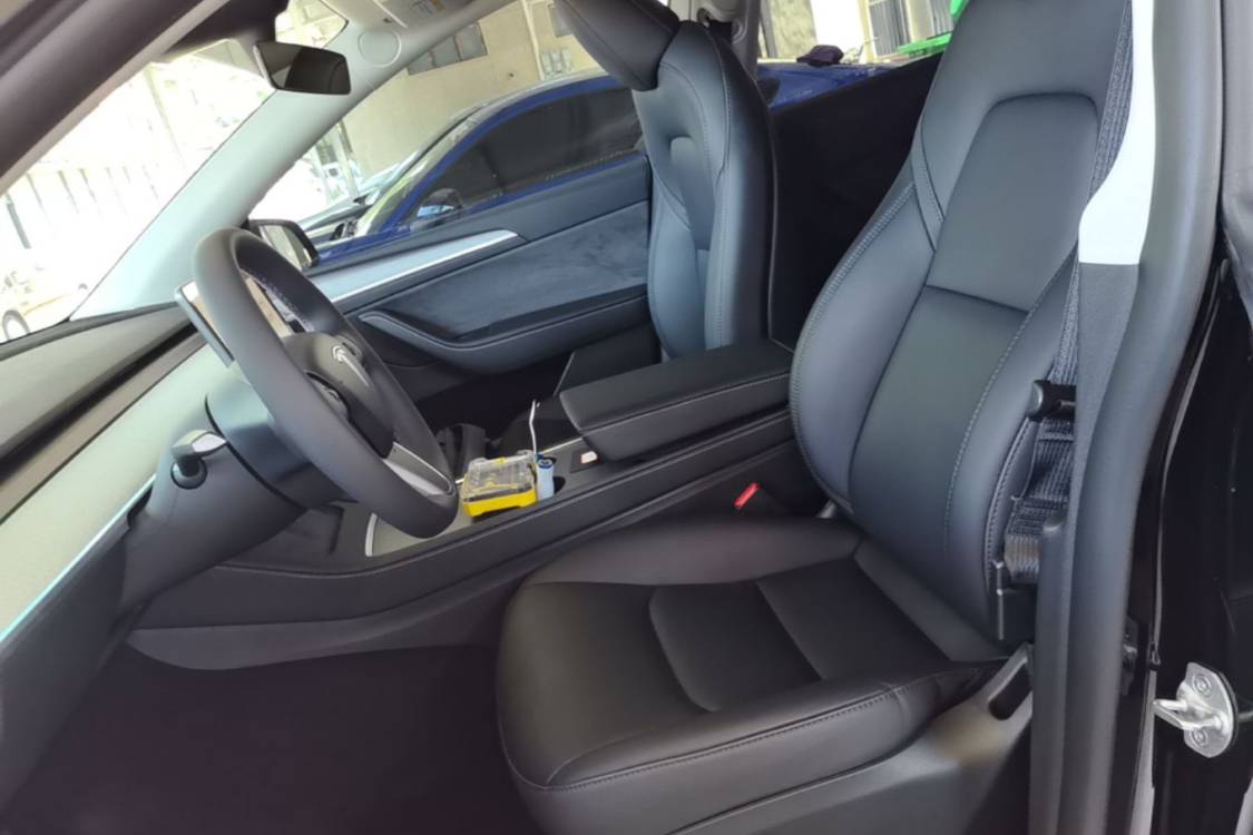 Tesla Model Y 2023 immagine di auto #12