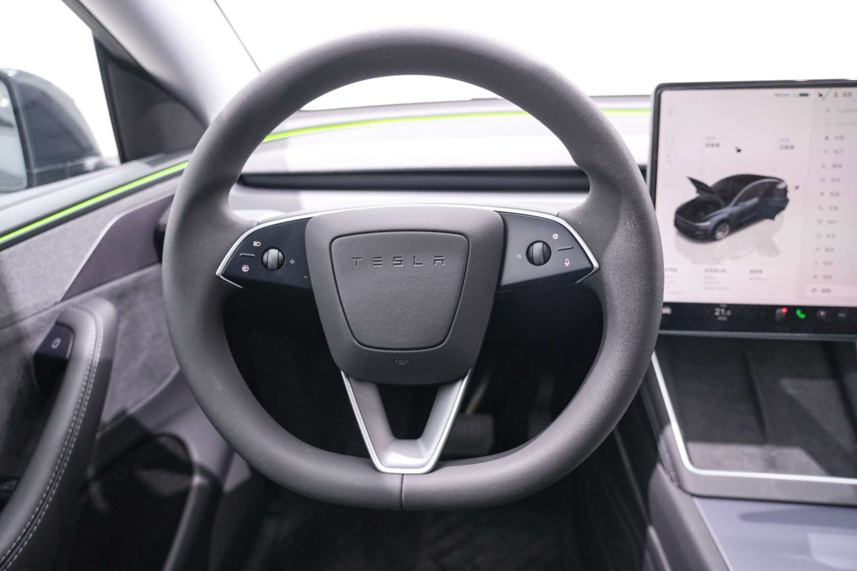Tesla Model Y 2026 #6 Tesla Model Y 2026 car image #6
