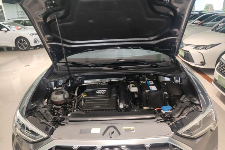 Audi Q3 2023 car image #22
