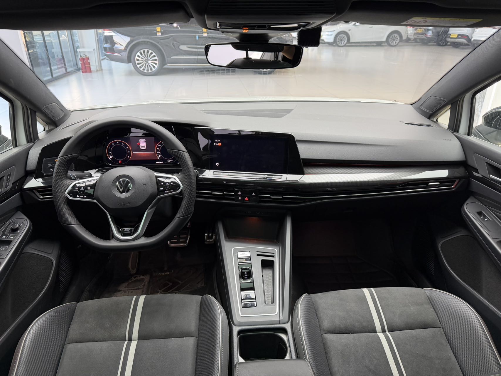 Volkswagen Golf 2022 car image #3