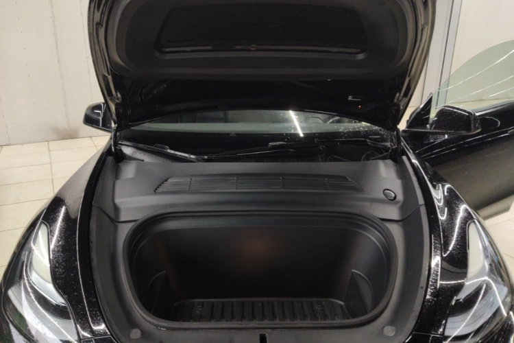 Tesla Model Y 2023 car image #20