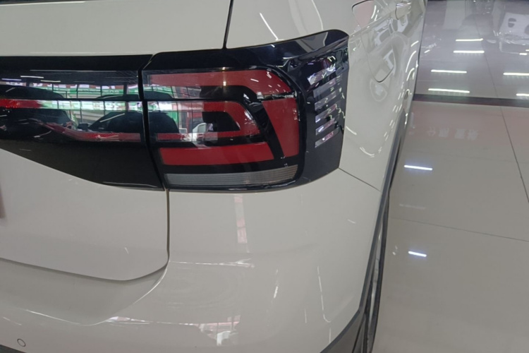 Volkswagen T-Cross 2021 car image #8