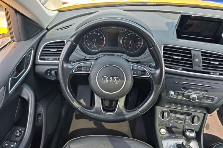 Audi Q3 2016 car image #11