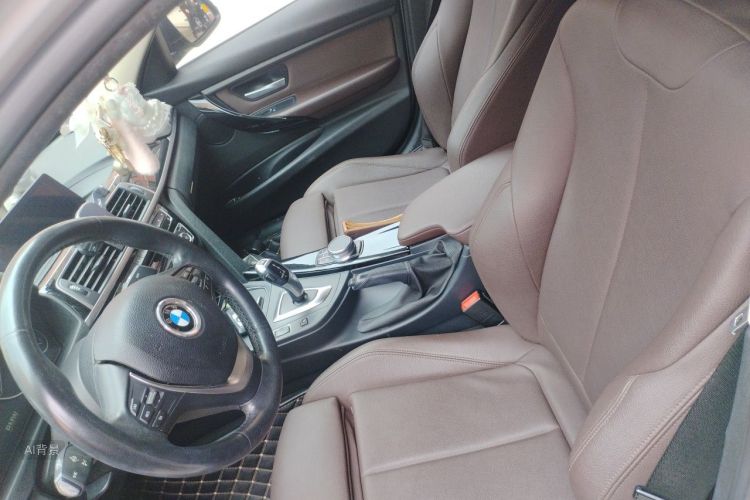 BMW 3 Series 2018 car image #17