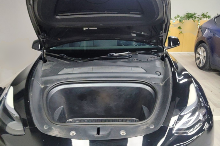 Tesla Model Y 2022 car image #20