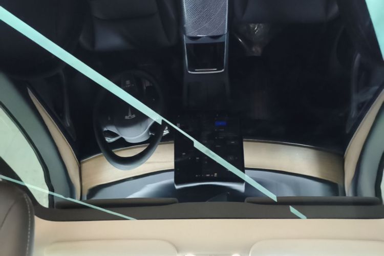 Tesla Model Y 2021 car image #20