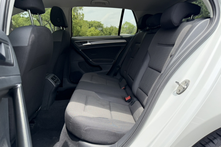 Volkswagen Golf 2017 car image #14