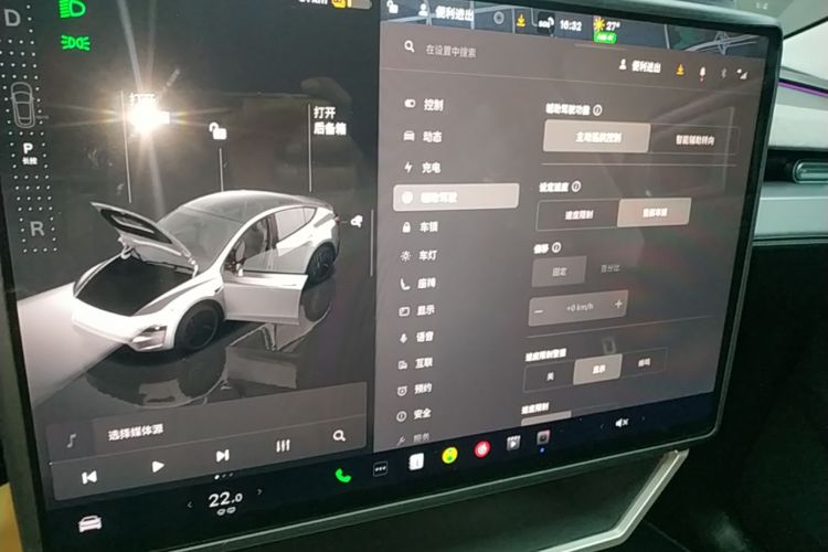 Tesla Model Y 2025 immagine di auto #17