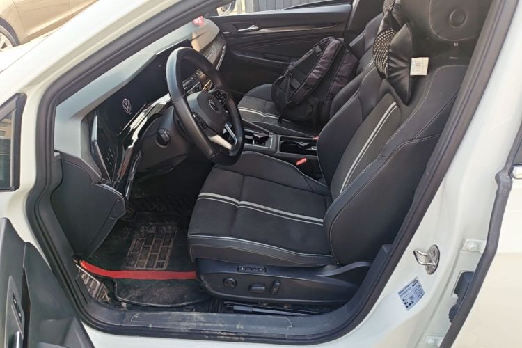 Volkswagen Golf 2021 صورة سيارة #19