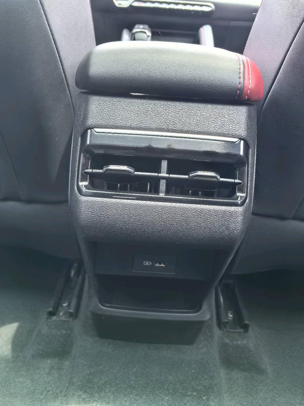 GEELY Coolray 2023 car image #12